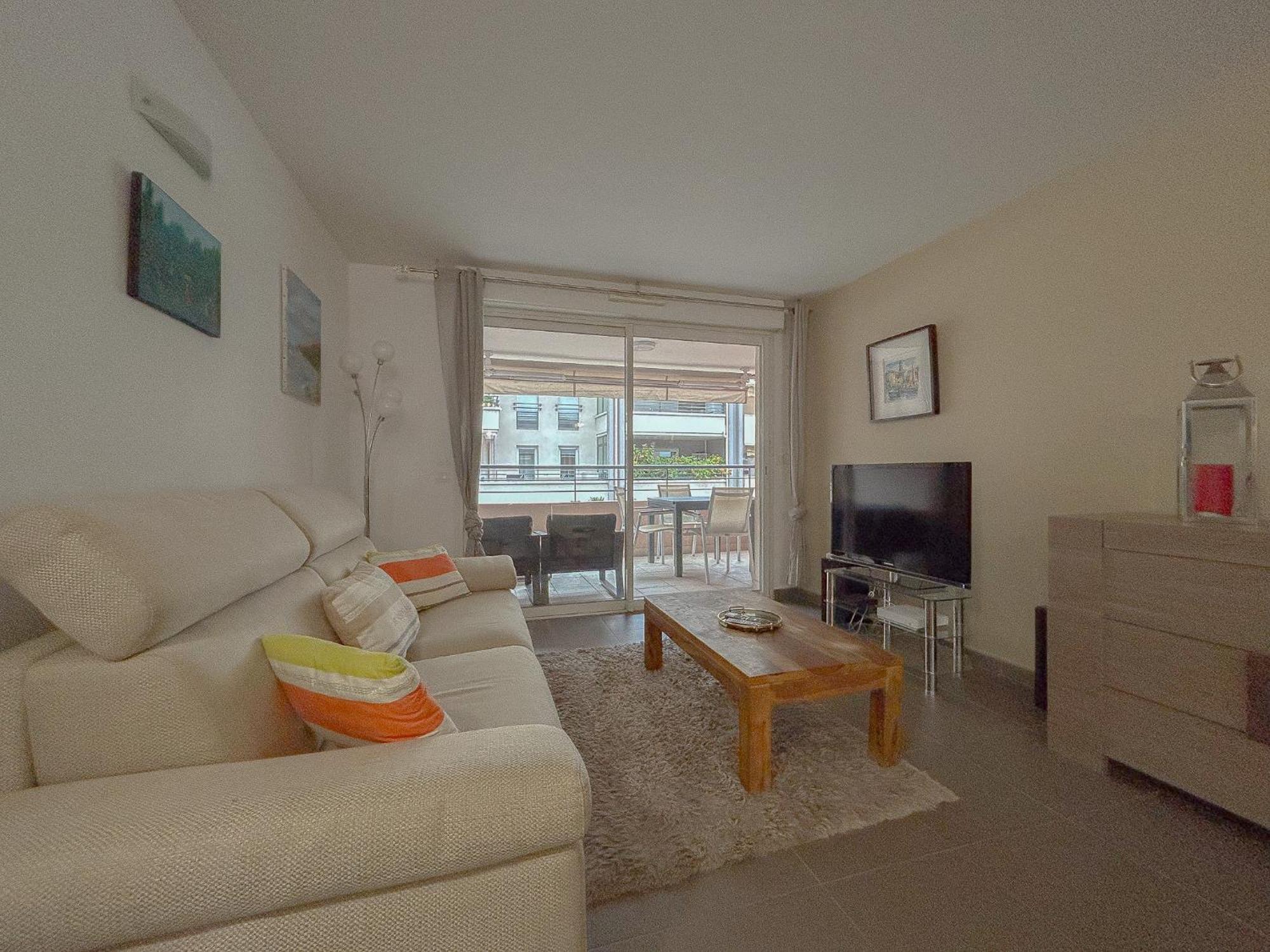 Appartement Centrale A 100 M Des Plages Rue De Provence Saint-Raphaël Buitenkant foto